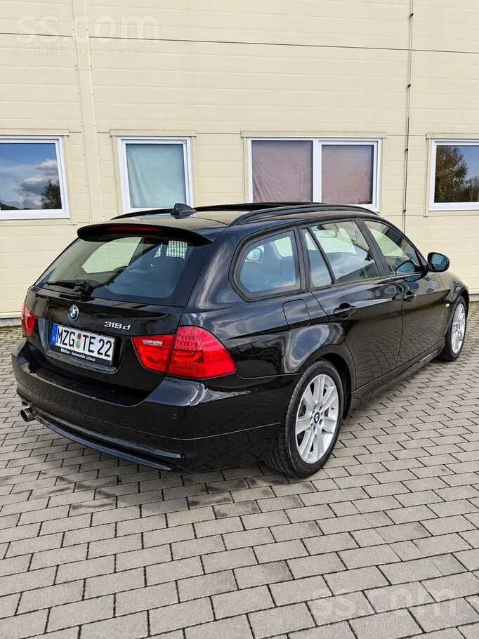 BMW E91 2011 photo 4