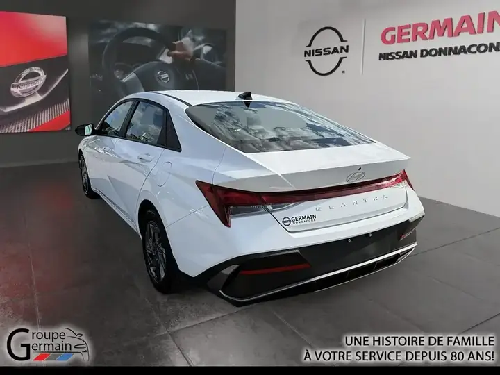 Hyundai Elantra 2024 photo 3