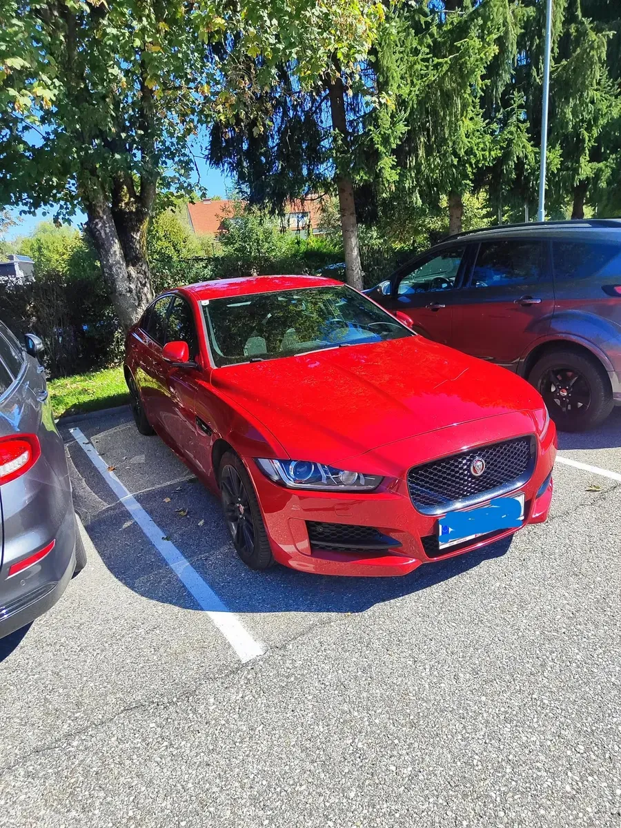 Jaguar Xe 2016 photo 2