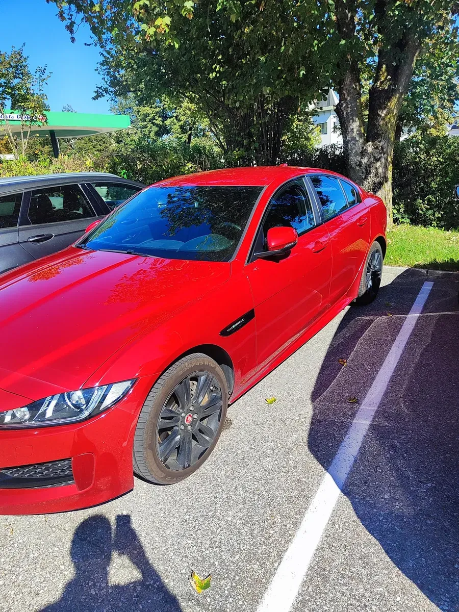 Jaguar Xe 2016 photo 3