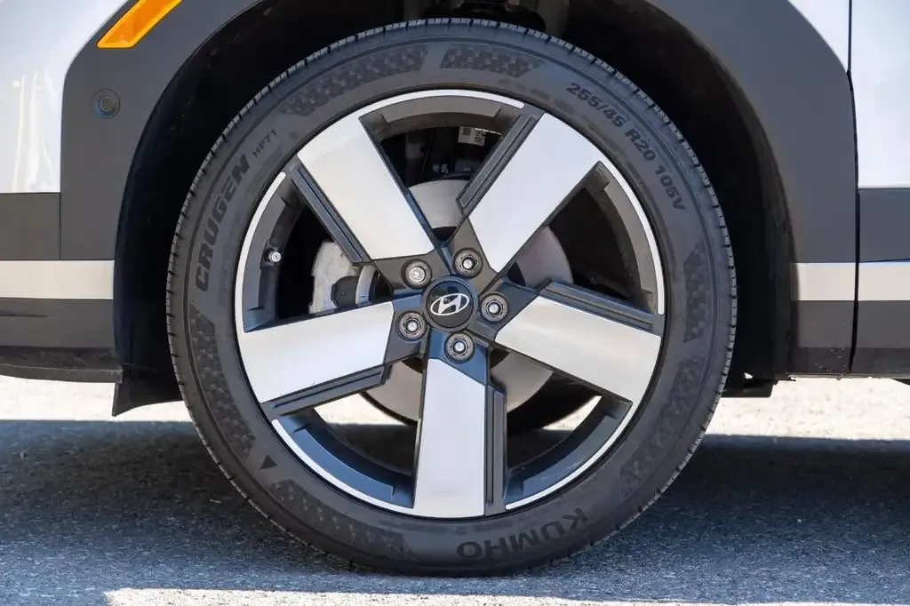 Hyundai Santa Fe 2025 photo 2