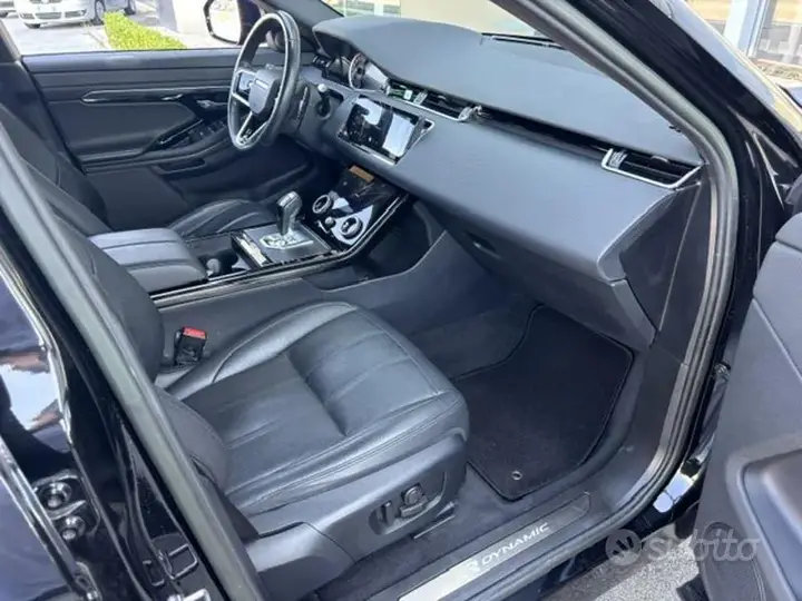 Land Rover Evoque 2022 photo 3