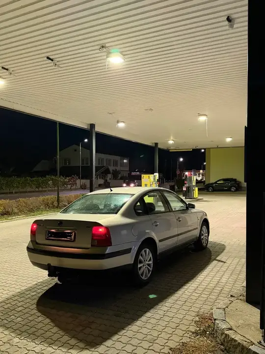 Volkswagen Passat 1997 photo 2
