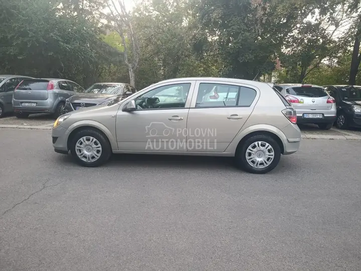 Opel Astra H 2011 photo 4