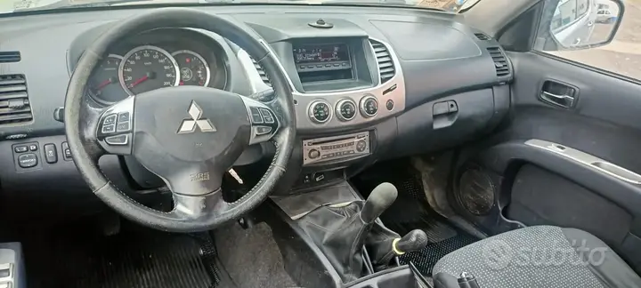 Mitsubishi L200 2015 photo 5