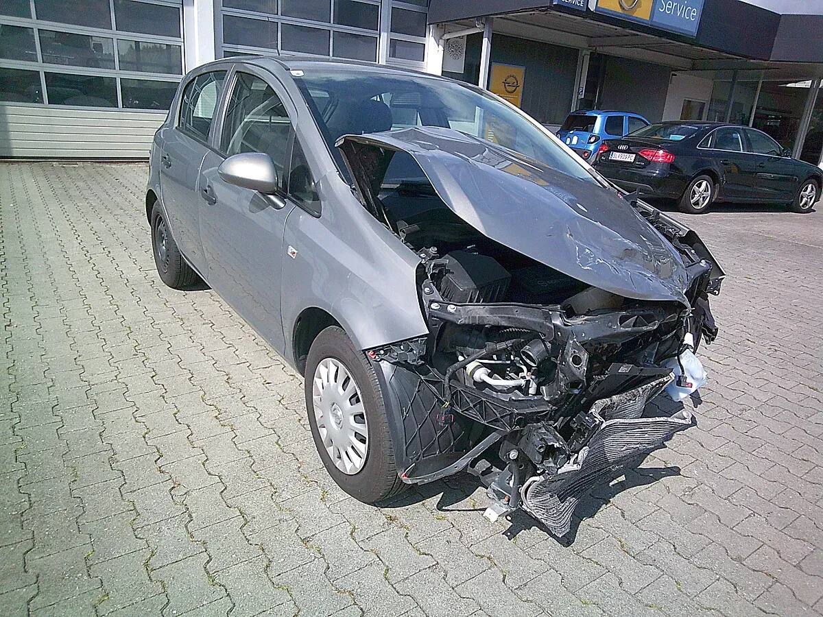 Opel Corsa 2013 photo 2