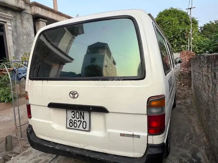 Toyota Hiace 2004 photo 3