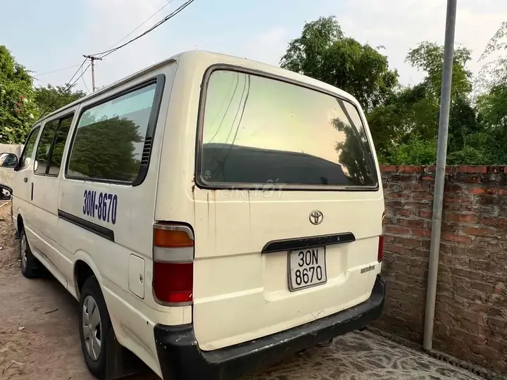 Toyota Hiace 2004 photo 2