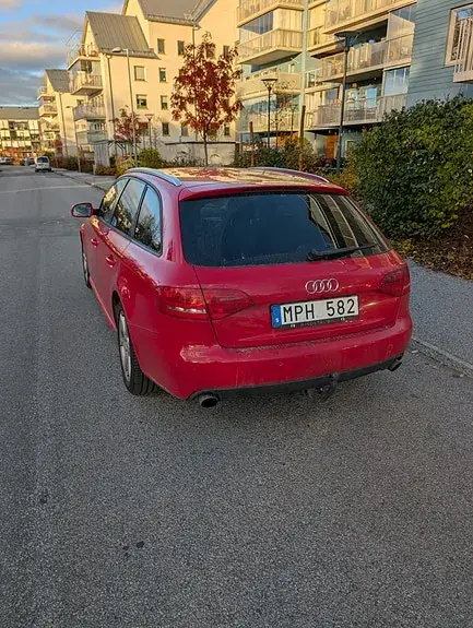 Audi A4 2011 photo 2