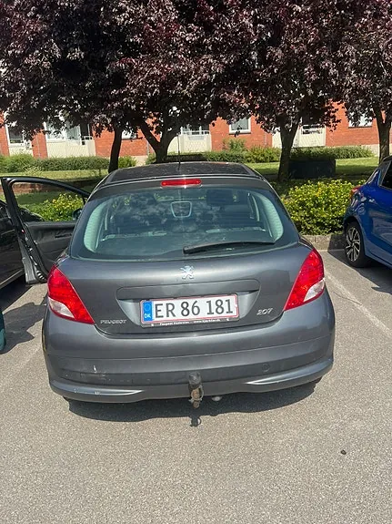 Peugeot 207 2010 photo 2