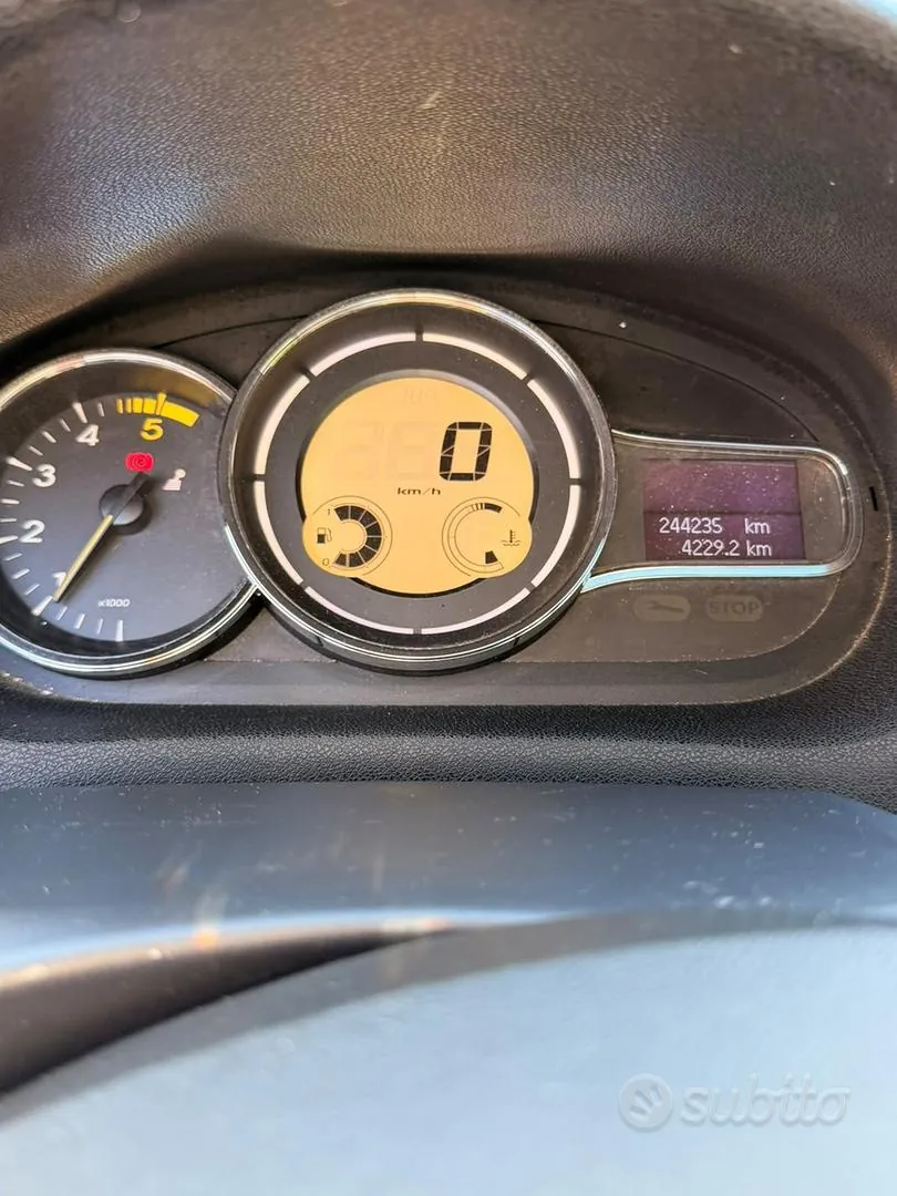 Renault Megane 2011 photo 4