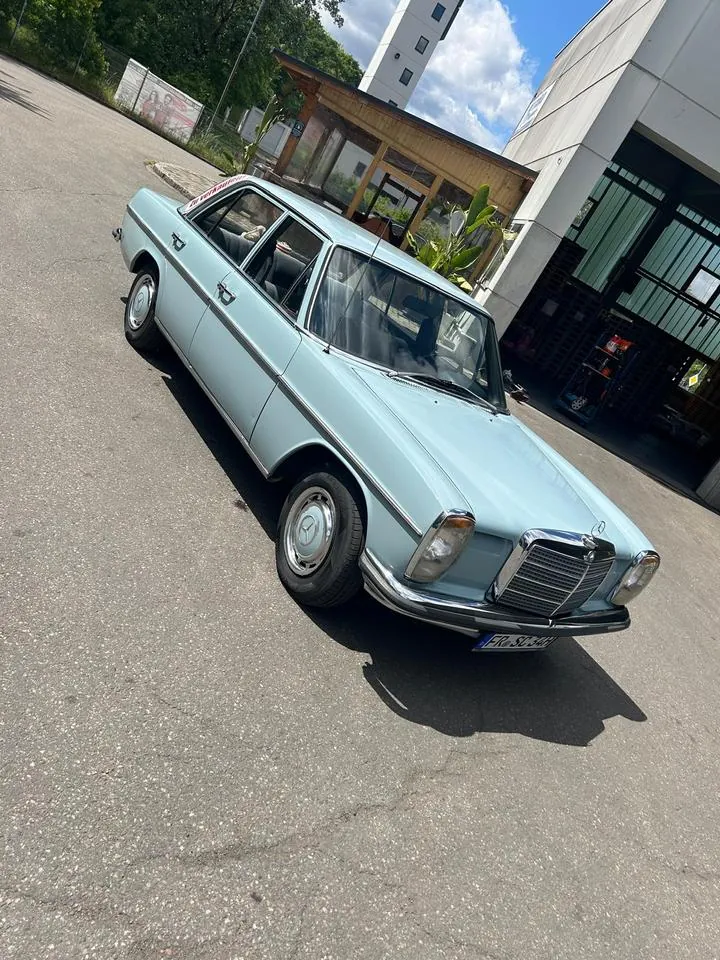 Mercedes-Benz 220