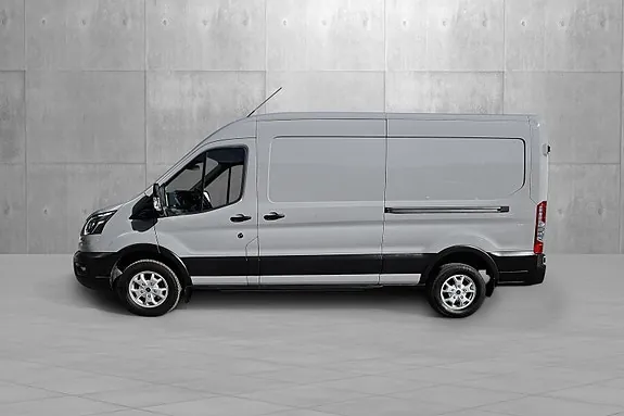 Ford Transit 2022 photo 2