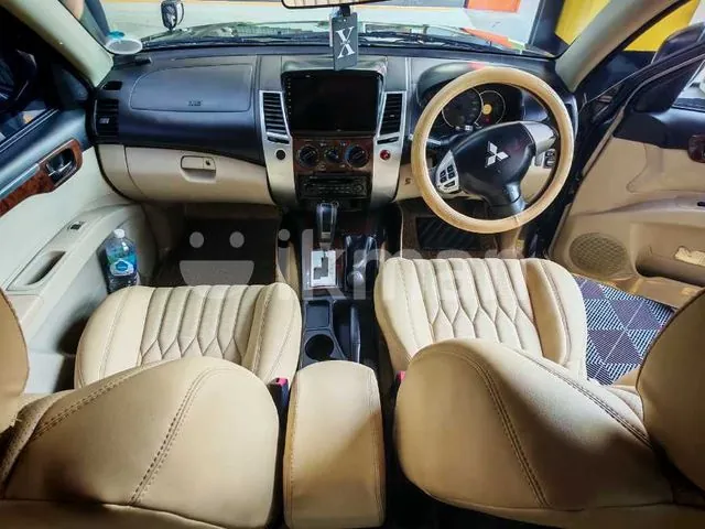 Mitsubishi Montero Sport 2011 photo 2