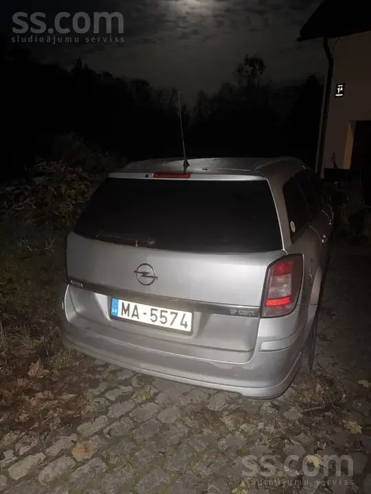 Opel Astra 2010 photo 4