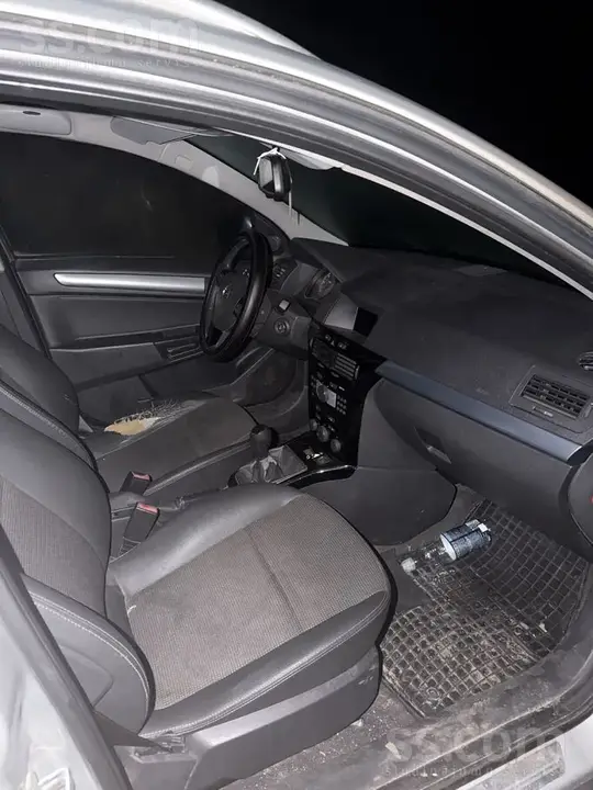Opel Astra 2010 photo 2