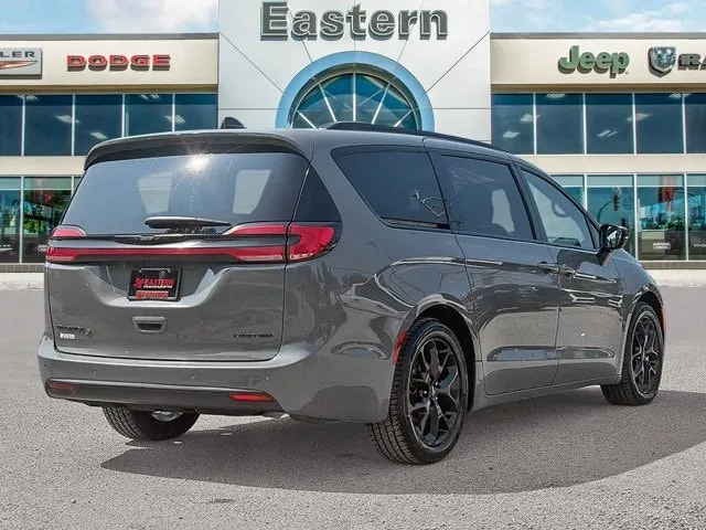 Chrysler Pacifica 2025 photo 5