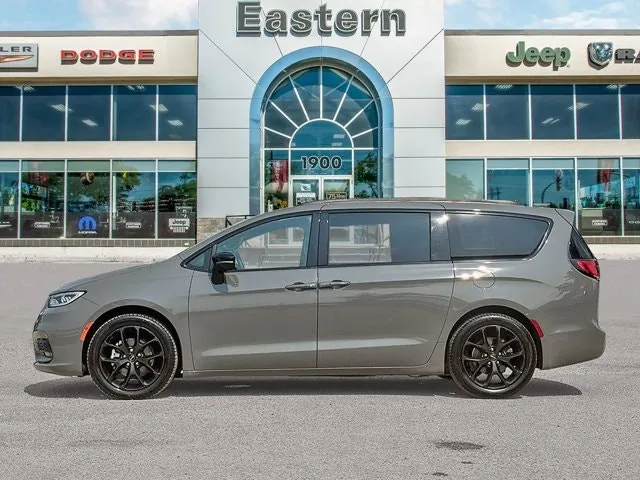 Chrysler Pacifica 2025 photo 2