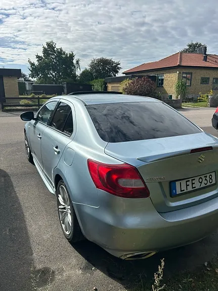 Suzuki Kizashi 2011 photo 2