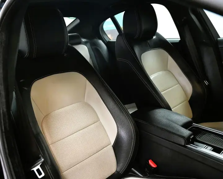 Jaguar Xe 2018 photo 4