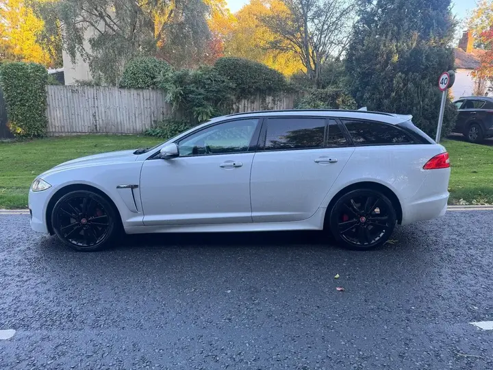 Jaguar Xf 2014 photo 2