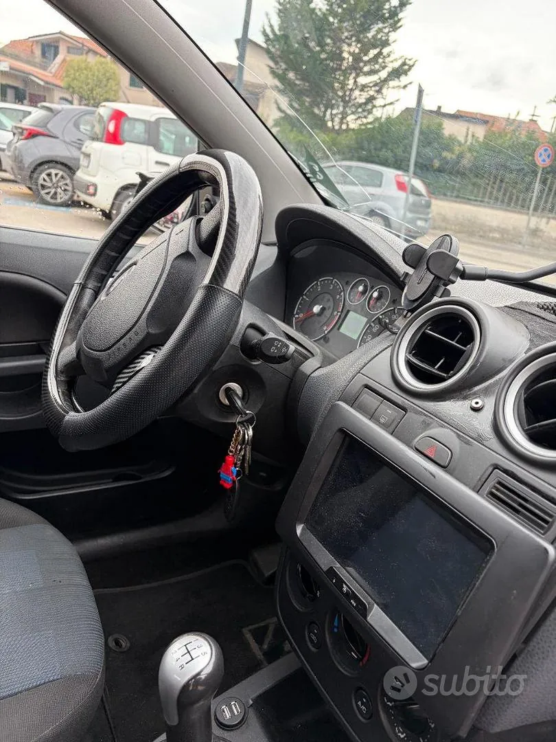 Ford Fiesta 2006 photo 5