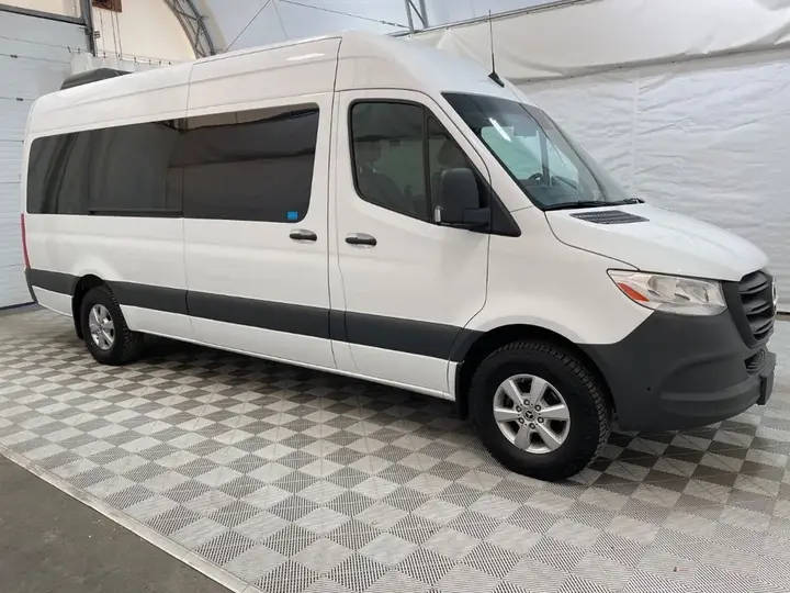 Mercedes-Benz Sprinter 2024 photo 3