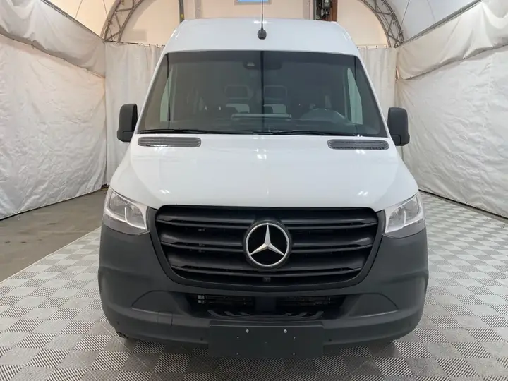 Mercedes-Benz Sprinter 2024 photo 2