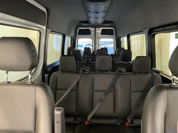 Mercedes-Benz Sprinter 2024 photo 4