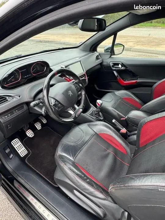 Peugeot 208 2015 photo 3