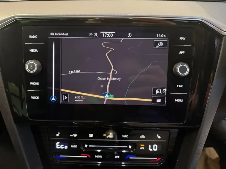 Volkswagen Passat 2022 photo 3