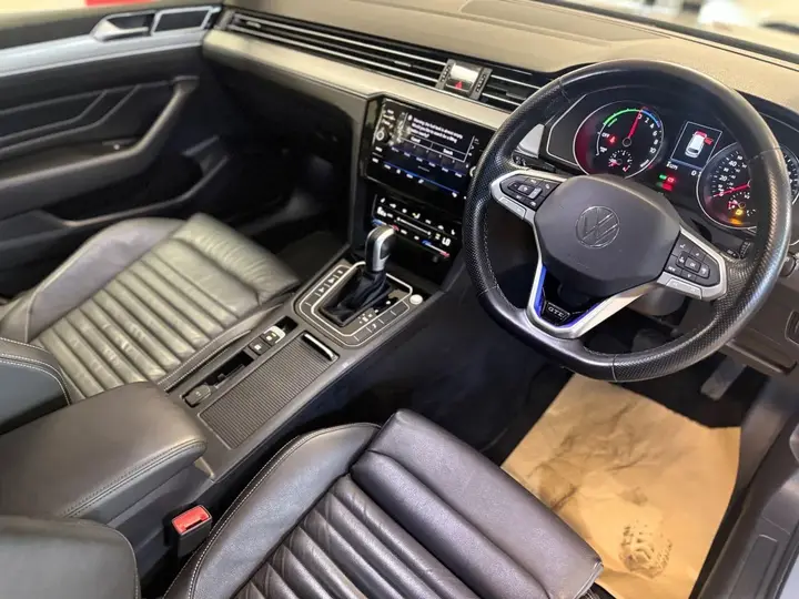 Volkswagen Passat 2022 photo 2
