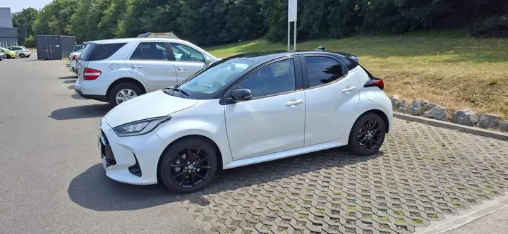 Toyota Yaris 2022 photo 2