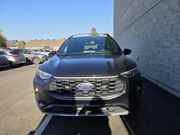 Ford Escape 2023 photo 2