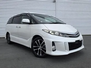 Toyota Estima 2014 photo 2
