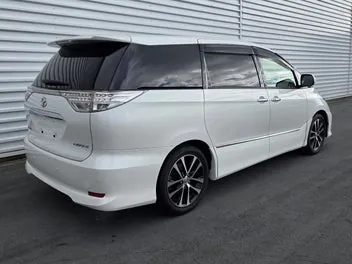 Toyota Estima 2014 photo 5