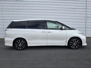 Toyota Estima 2014 photo 4