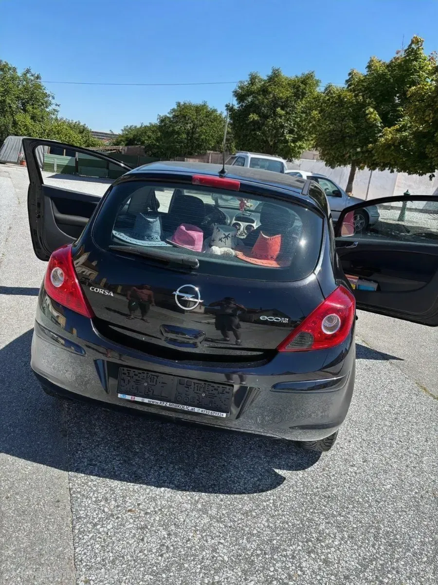 Opel Corsa 2010 photo 2