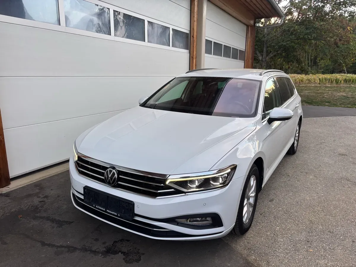 Volkswagen Passat 2022 photo 3