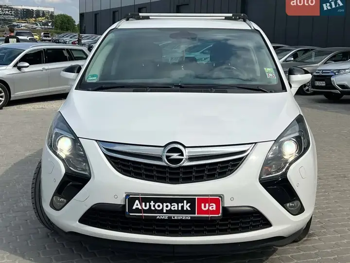Opel Zafira Tourer 2012 photo 2