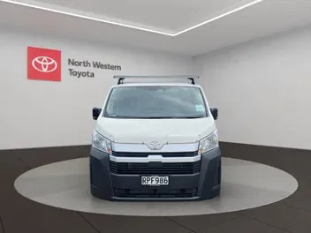 Toyota Hiace 2026 photo 3