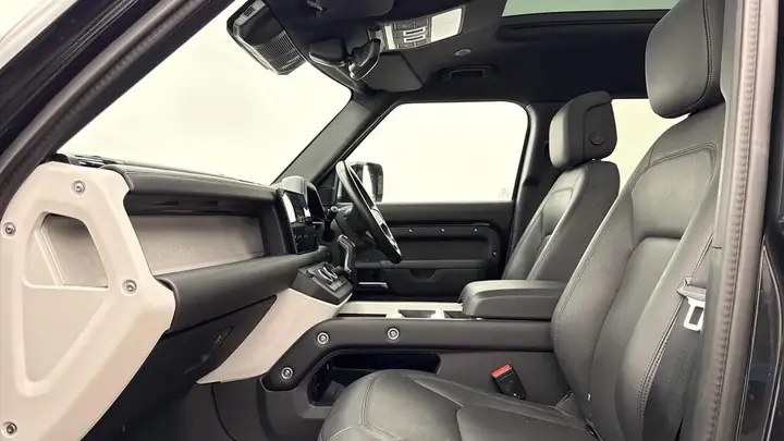 Land Rover Defender 110 2025 photo 3