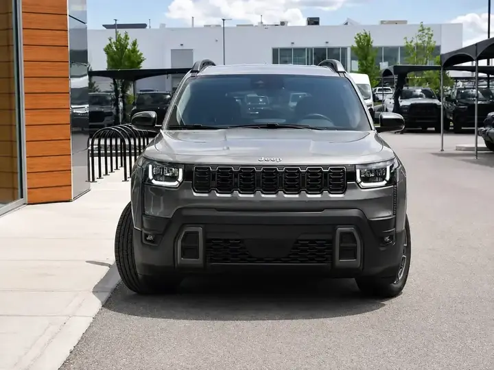 Jeep Cherokee 2026 photo 2