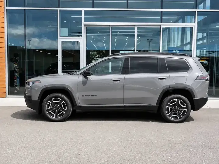 Jeep Cherokee 2026 photo 3
