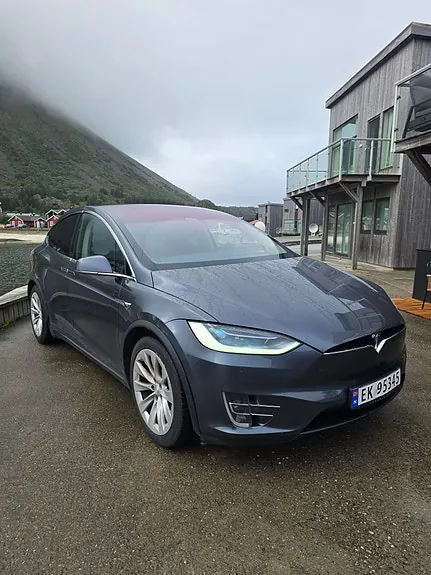 Tesla Model X 2018 photo 2