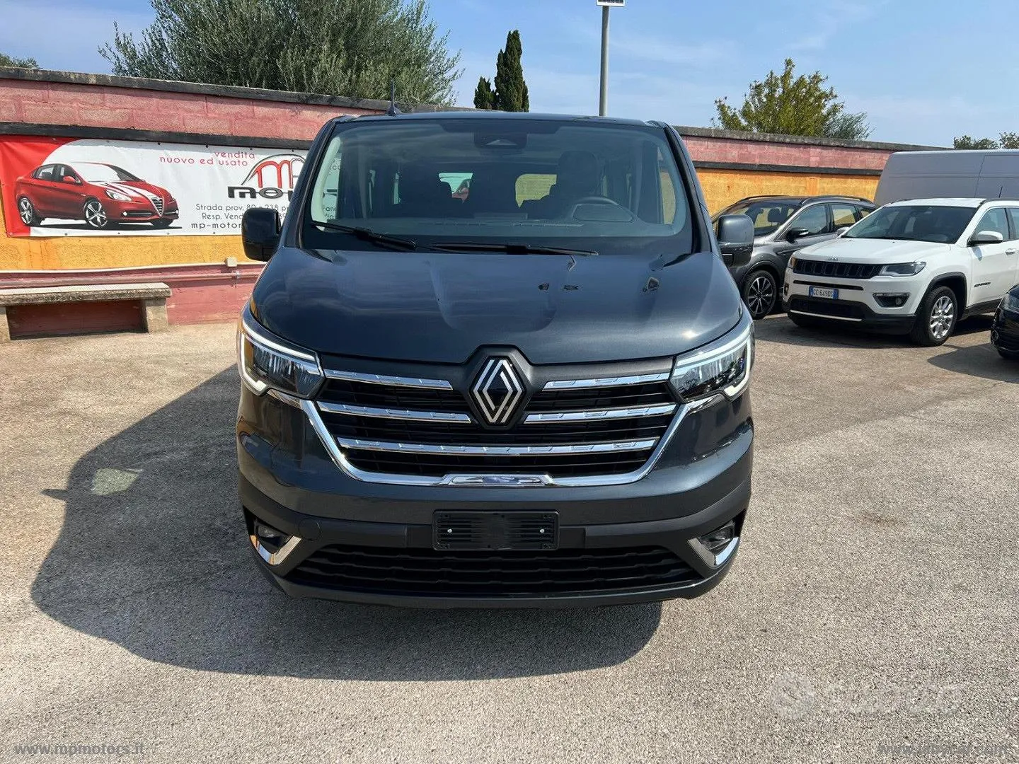 Renault Trafic 2024 photo 2