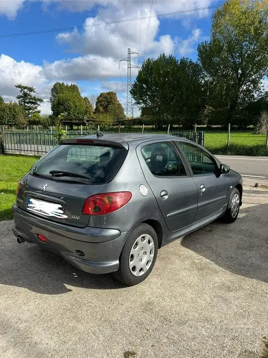 Peugeot 206 2008 photo 3