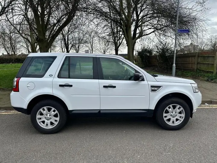 Land Rover Freelander 2 2011 photo 2