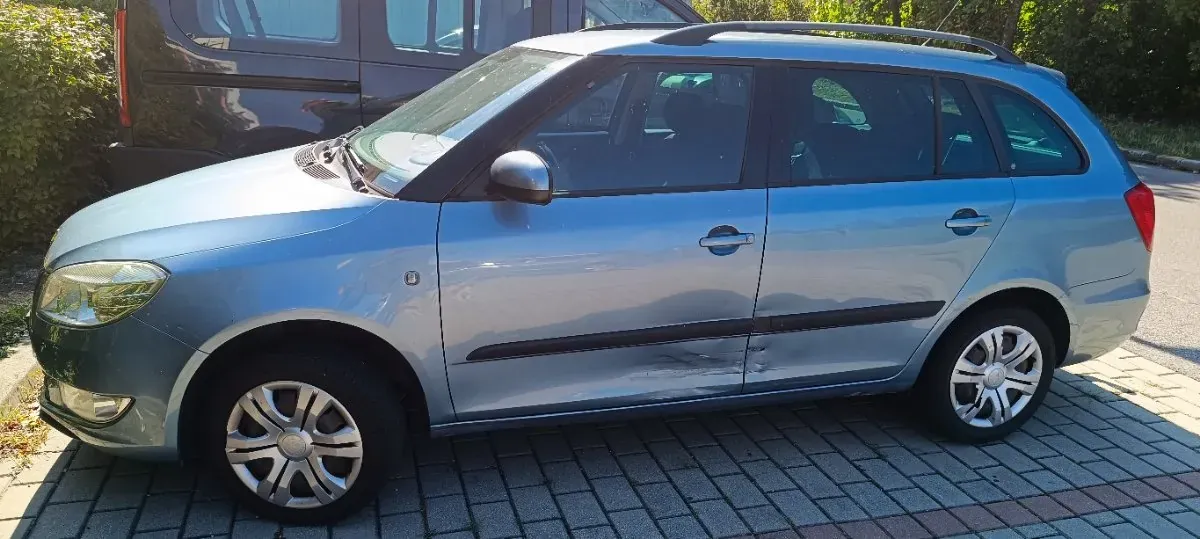 Skoda Fabia 2010 photo 2