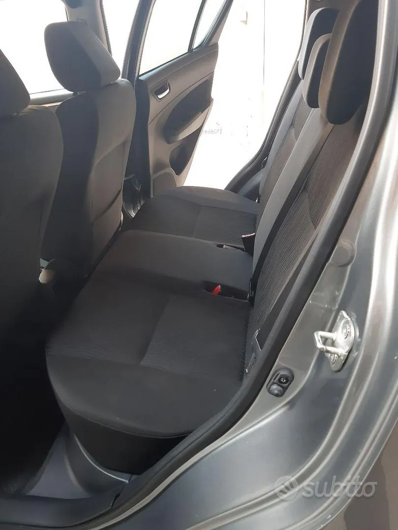 Suzuki Swift 2010 photo 2